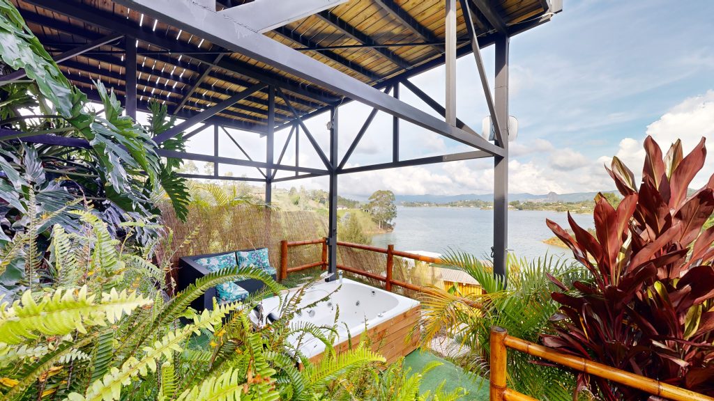 Experience the heat of luxury at the Fire Dome. Private jacuzzi, electric chimney, and the best views in Guatapé.